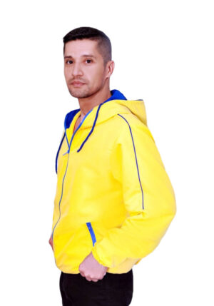 Jaqueta  com capuz em microfibra